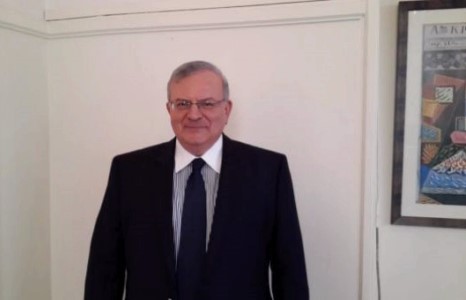 Грекийн элчин сайдыг бразили эхнэрийх нь нууц амраг хөнөөгөөд машинд нь шатаажээ