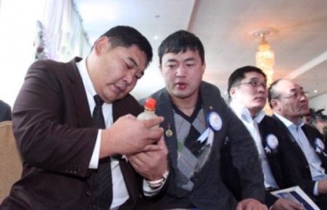 Хөөрөгний хоббиндоо сая саяыг зарцуулдаг эрхмүүд