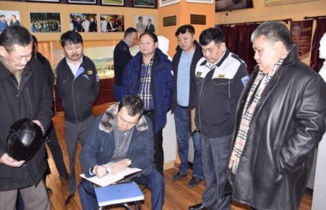 Д.Жигжиднямаа Казахстаны Төмөрзамын Ерөнхийлөгчийг үл тоов