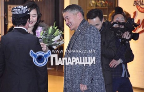 Жадамбын Энхбаяр жүжигчдэд хайртай 