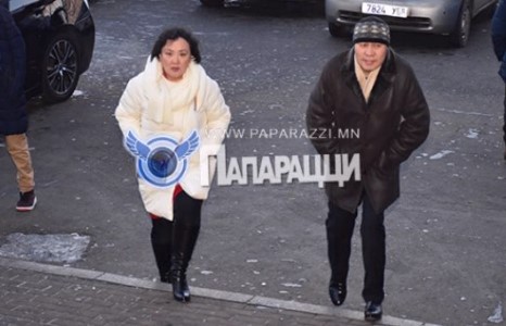 Тэр бол “Сайн аав”