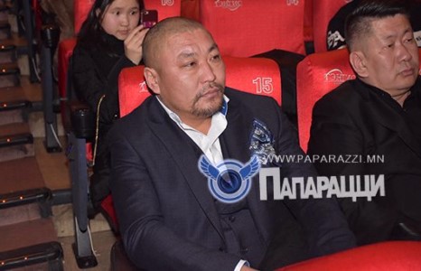 Цэрэнболдын хоолой цаанаа л ”базууртай”