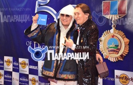 Дуучин Дашдондог “рок поп”-чдыг цуглуулсаны учир...
