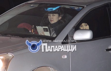 Жүжигчин Оюундарь хэнийг бултуулав?