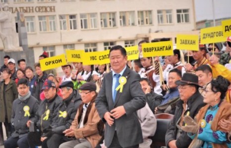 Баянхонгорын Засаг дарга Г.Батжаргал хувьдаа 2 орон сууцтай байж, төсвийн мөнгөөр байр авна гэв үү?