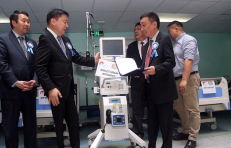 С.Батболд: Өнөөдрөөс эхлэн нэг ч эх, хүүхдийг эмнэлгийн шалан дээр хэвтүүлэхгүй