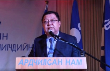 С.Эрдэнэ: Шоронд орохын даваан дээр АН-аас амь гуйн орж ирсэн Ж.Батзандан бага дарвалзаарай