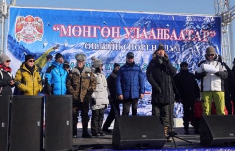 Нийслэлчүүдэд цасаар урласан хулхи “Аз жаргалтай Улаанбаатар” хэрэггүй