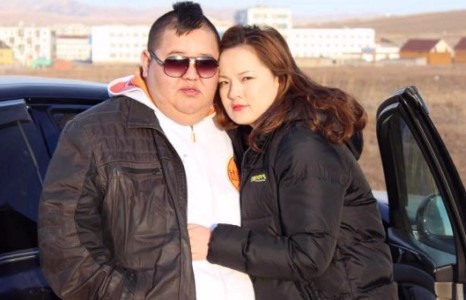 Мисс Ч.Содтуяа, гишүүн асан Г.Уянга нар Валентины баяраар нэмнээ оёв