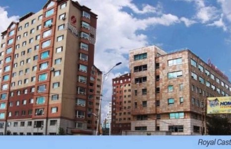 12 давхраас унан амиа алдсан залуутай дараах хүмүүс хамт байжээ