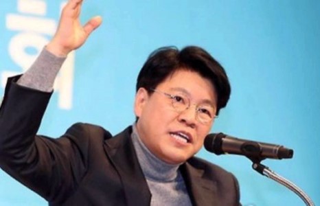 БНСУ-ын Их хурлын гишүүн танхай хүүгийнхээ өмнөөс огцров