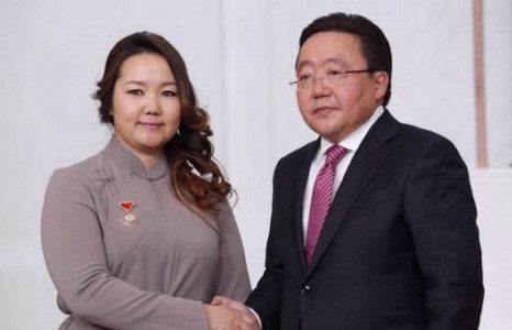 Сайхан сэтгэлт бүсгүй ”Хөдөлмөрийн хүндэт медаль” хүртлээ 