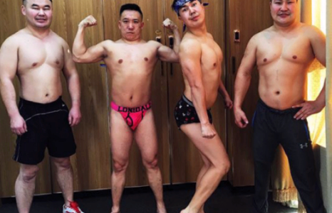  “Эмоци”-ын залуус юуны учир хагас нүцгэлэв?  