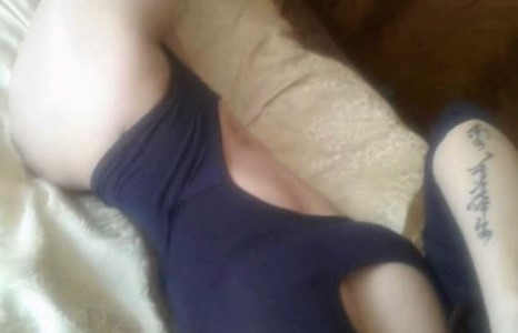 Өөрийгөө ширээний ууцтай зүйрлэсэн фитнессчин бүсгүйн солиорол 