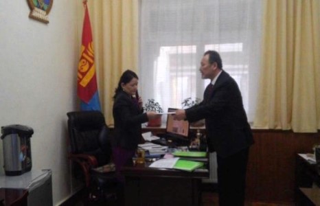 УИХ-ын гишүүн Н.Амарзаяа дахин олны дургүйцлийг хүргэлээ