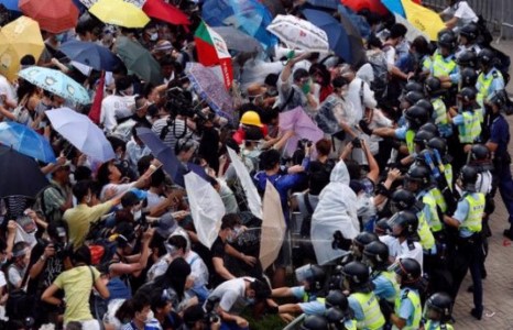 Казахстанд Хятадуудыг визгүй зорчихыг эсэргүүцэж байна, харин манайд???