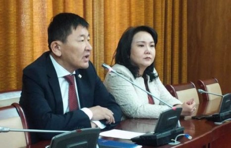 Б.Дэлгэрсайхан гишүүний 100 саяын хандивын цаана тохироо бий гэнэ үү