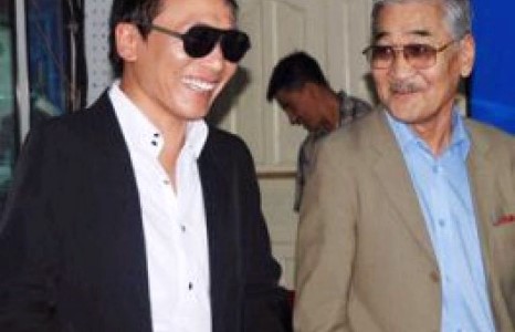 Хувь заяаны эрхээр дүүгээсээ хагацсан Хангал дүүгээ олно гэж итгэсээр...