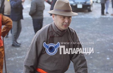 Парламентын ганц “спикер”-ийн гоёл 