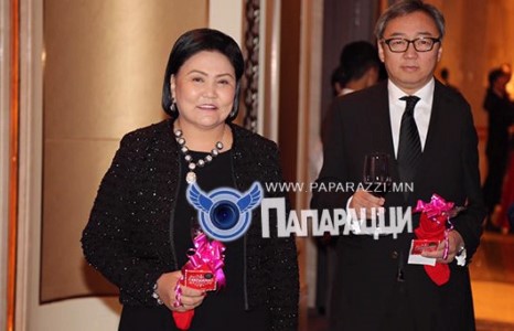 Д.Оюунхорол сайдыг Ард түмэн ингэж “элэглэжээ” 