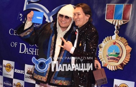 Дуучин Т.Дэлгэрмөрөн ч “даацтай” эр хүн шүү