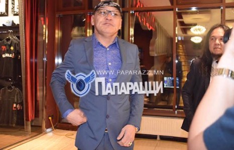 	“Рок мангас” гэж байгаа   