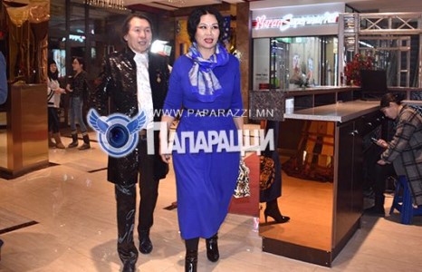 “Бодлын цагаан хун” л юм даа    