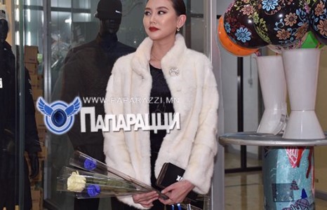 Приусны боссын ”тамхичин охин”