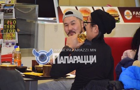 Бүсгүйчүүдийг бээлий шигээ сольсоор