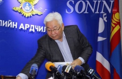 Э.Бат-Үүл: Мөрийтэй тоглоомчдоор удирдуулсаар байх уу … 