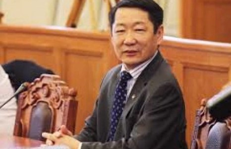 А.Ундраа гишүүн Ж.Батсуурь сайдыг хойрго ажиллаж байна гэв
