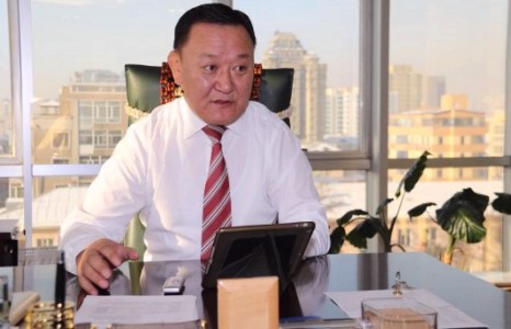 “Хагалан бутаргагч” Д.Батсайхан сонгуулиар сөрөг талд ажилласан дарга нараа “намнаж” эхэлжээ