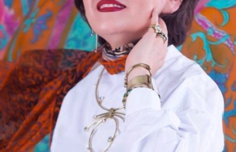 “Хувцас бурхан бие чөтгөр” гэж энэ дээ 