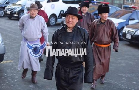  Эрхэмээ тэргүүтнүүд тамхилангаа... 