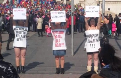 Эмэгтэйчүүдийн “Нүцгэн жагсаал” юу өгүүлэв 