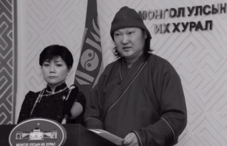 УИХ-ын гишүүн С.Жавхлан яагаад байр сууриа өөрчилж эхлэв?