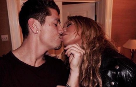 Мэрайя Кэри халуухан зургаа нийтлэв