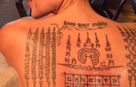 Жоли шинэ шивээс хийлгэв