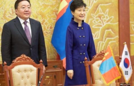 БНСУ-ын иргэд эрхээ эдэлж баярлаж байхад, монголчууд “уйлсаар...”