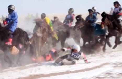   Ховд аймагт 11-н настай хүү хурдан мориноос унаж амиа алджээ 