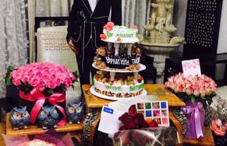 Бэлгэнд бялуурсан эрос хатагтай 