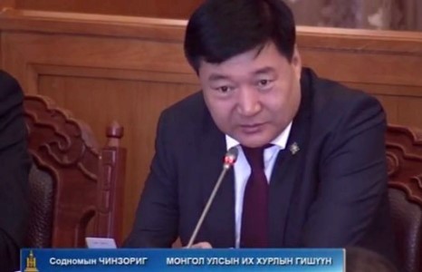 С.Чинзориг ичиж байна