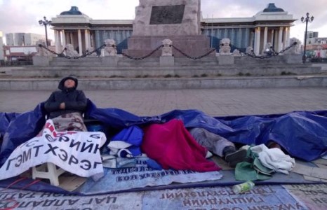 Суулт зарласан иргэдийг дарамталж тараах гэж оролджээ