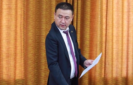 ”Сонсгол”-оос зугтсан Сангийн сайд