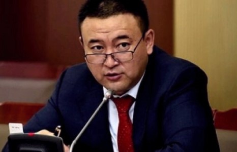 Манай Чойжоо хар ухаантай. Харин хөршийн Сангийн сайд нар өндөр боловсролтой
