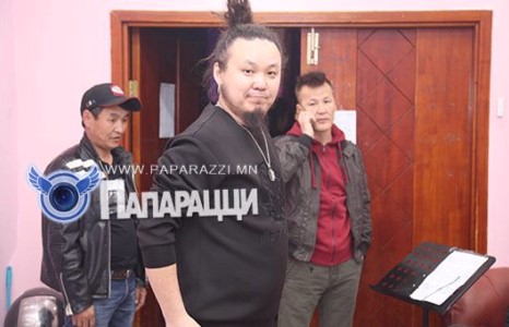 Түүний үсэнд юу тохиолдов? 