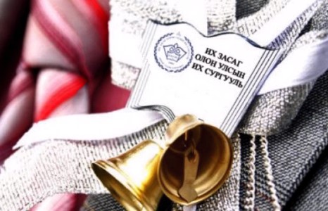 Оюутан бүсгүй унтаагаараа нас баржээ