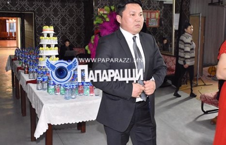 Инээдмийн баяраар нас нэмдэг Заанаа 