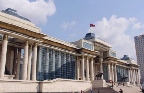 Төрийн тансаглалыг нэмэгдүүлсэн, зардлаа танаагүй төсвийн тодотголыг эсэргүүцэв