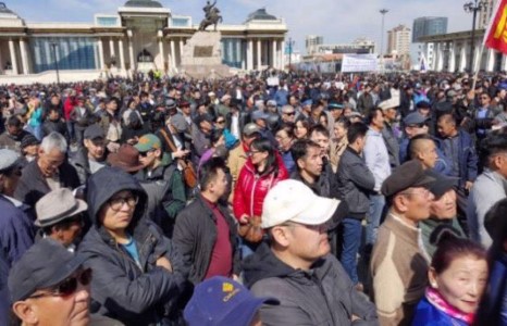 Иргэд газар нутгаа бус харин оффшорчдын дансыг ”ухуулах”-ыг шаардаж байна